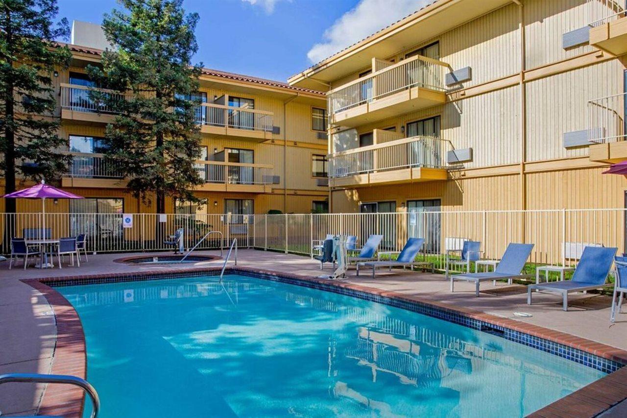 La Quinta By Wyndham Oakland - Hayward Otel Dış mekan fotoğraf