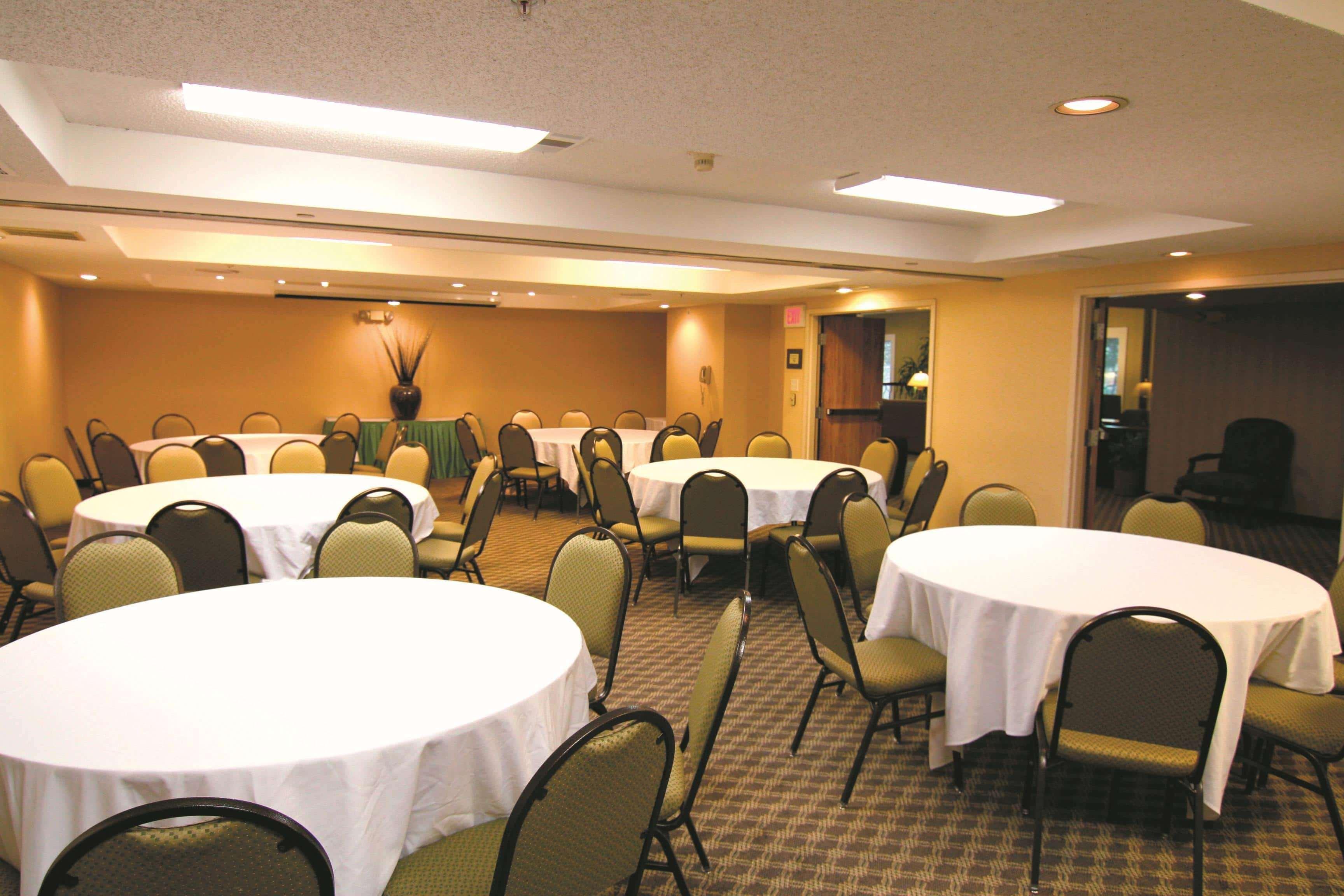 La Quinta By Wyndham Oakland - Hayward Otel Dış mekan fotoğraf