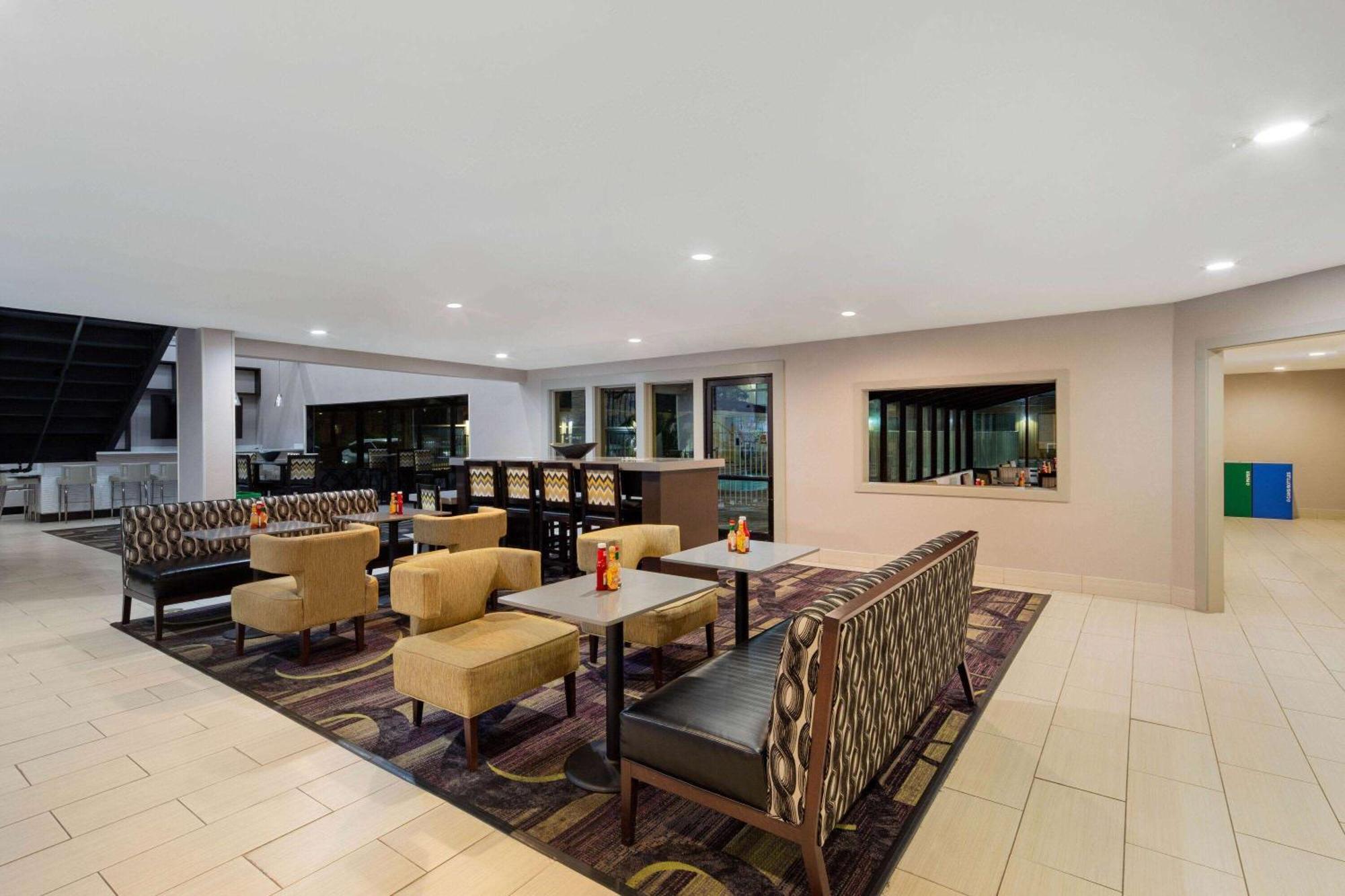 La Quinta By Wyndham Oakland - Hayward Otel Dış mekan fotoğraf