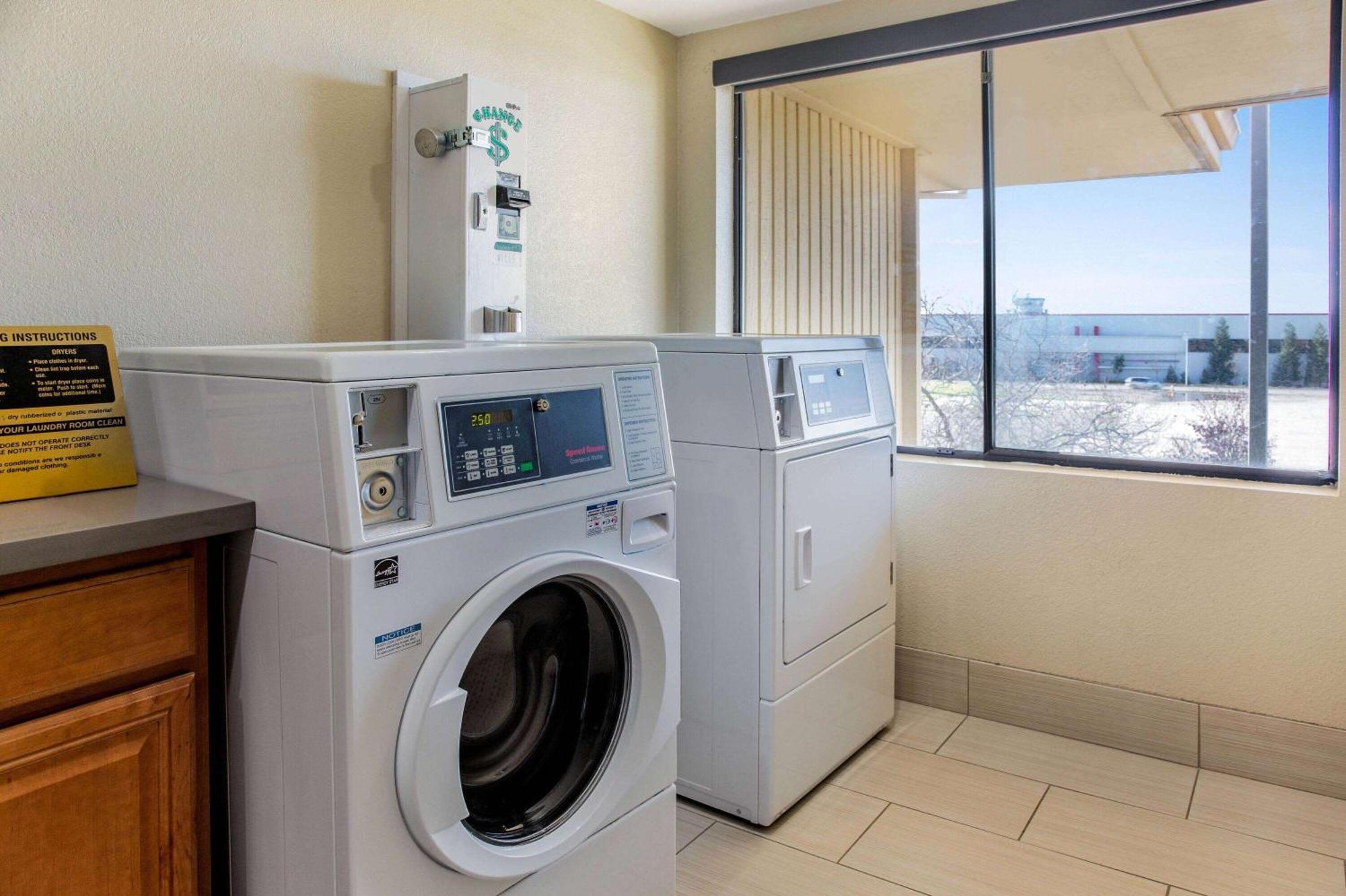 La Quinta By Wyndham Oakland - Hayward Otel Dış mekan fotoğraf