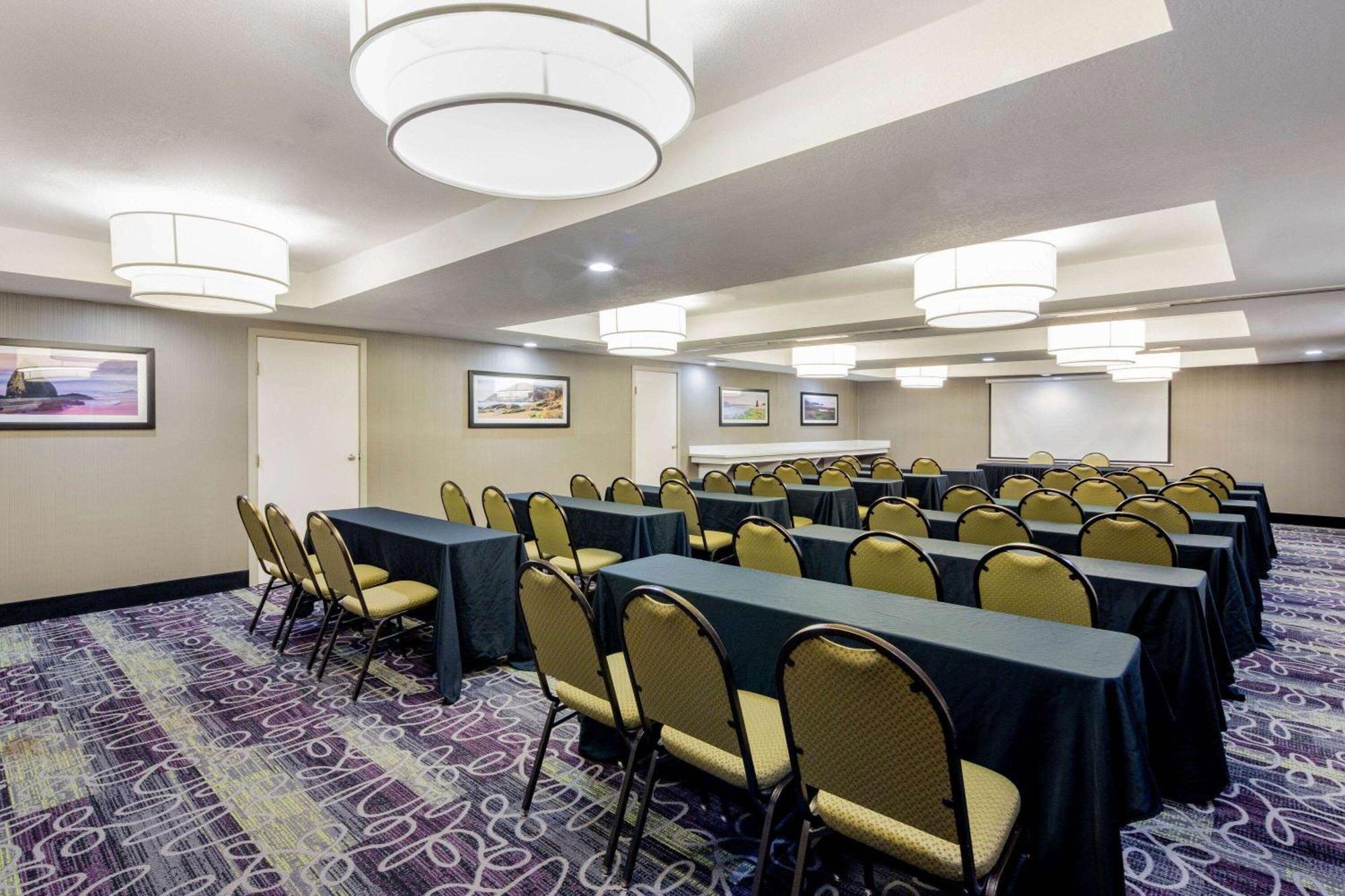 La Quinta By Wyndham Oakland - Hayward Otel Dış mekan fotoğraf