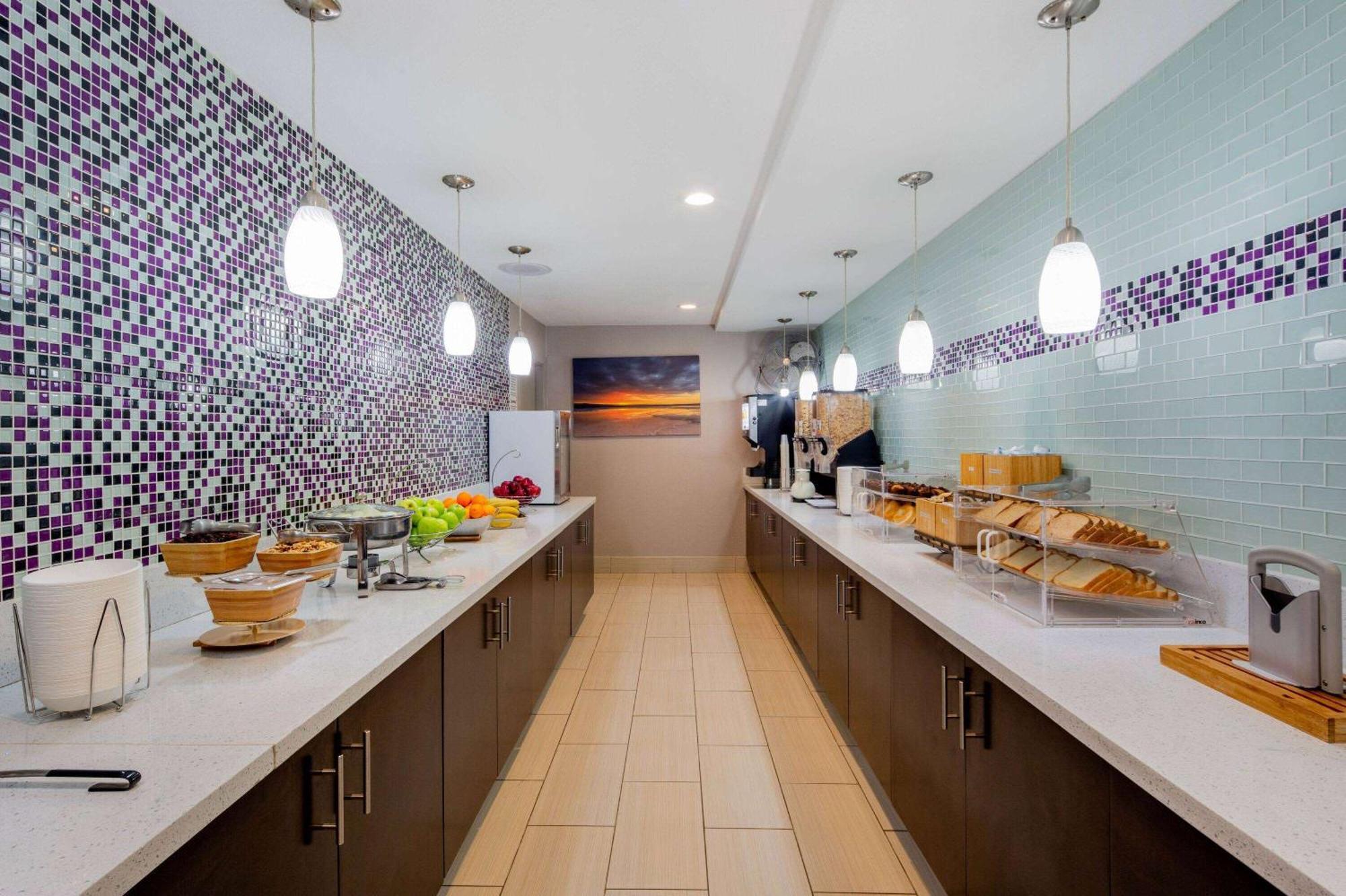La Quinta By Wyndham Oakland - Hayward Otel Dış mekan fotoğraf