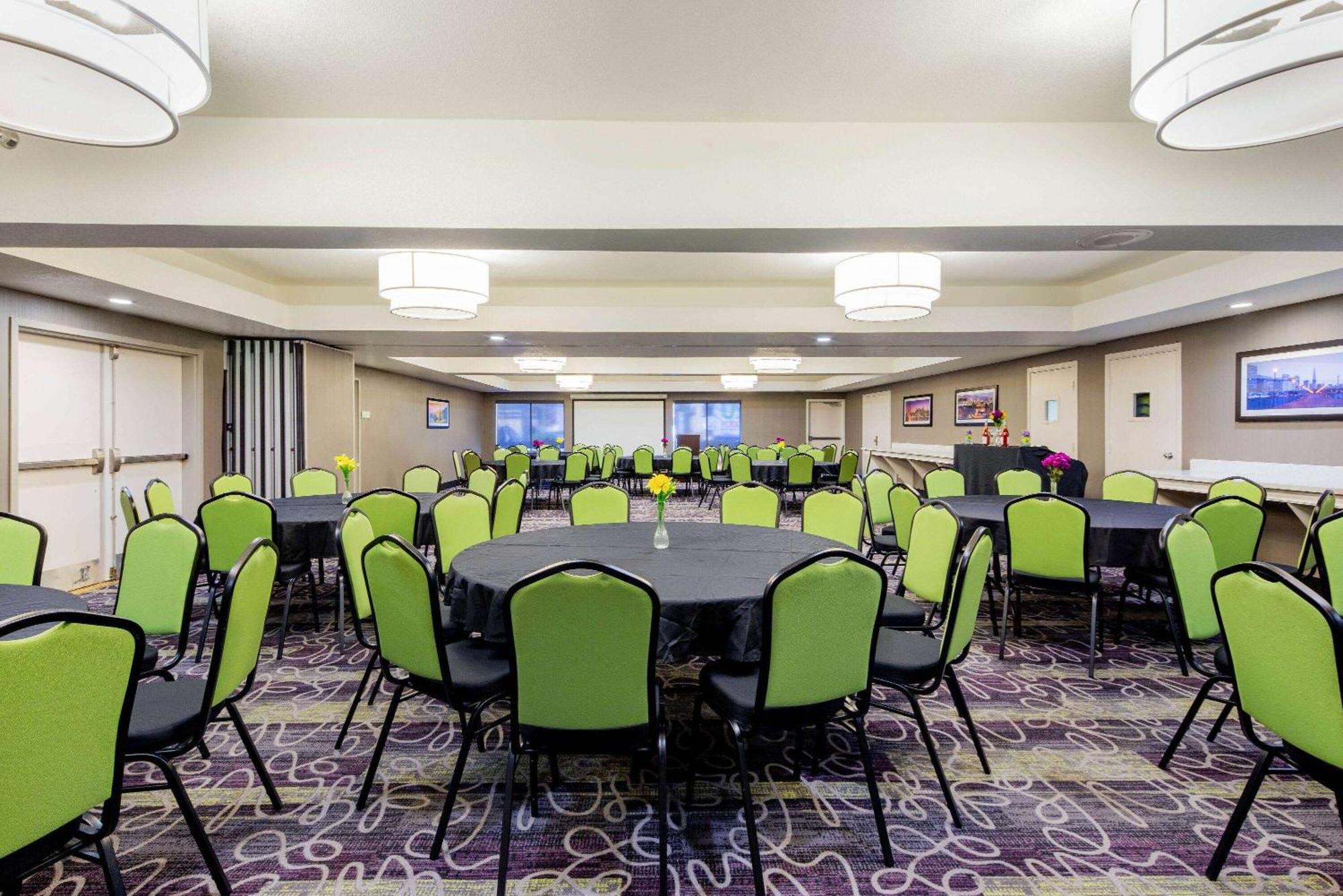 La Quinta By Wyndham Oakland - Hayward Otel Dış mekan fotoğraf