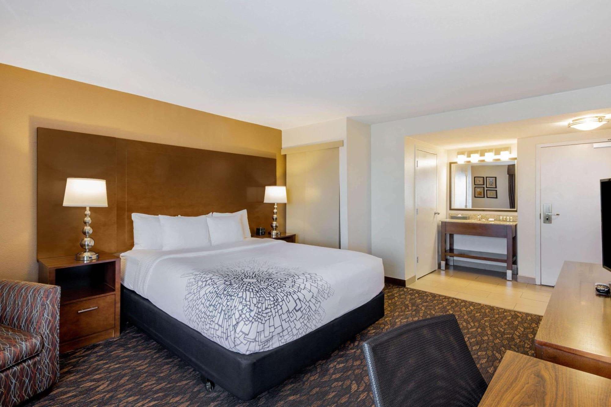 La Quinta By Wyndham Oakland - Hayward Otel Dış mekan fotoğraf