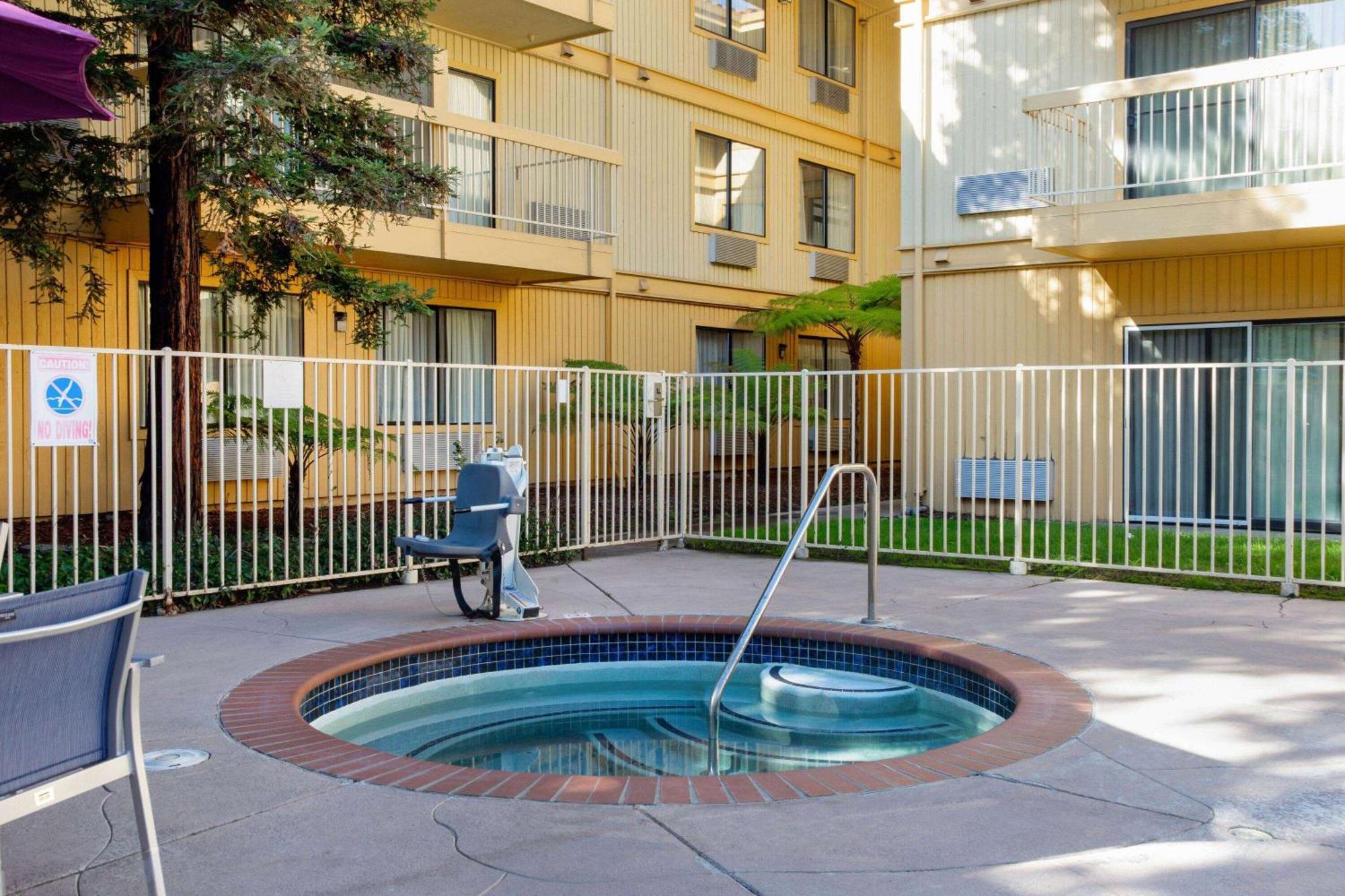La Quinta By Wyndham Oakland - Hayward Otel Dış mekan fotoğraf